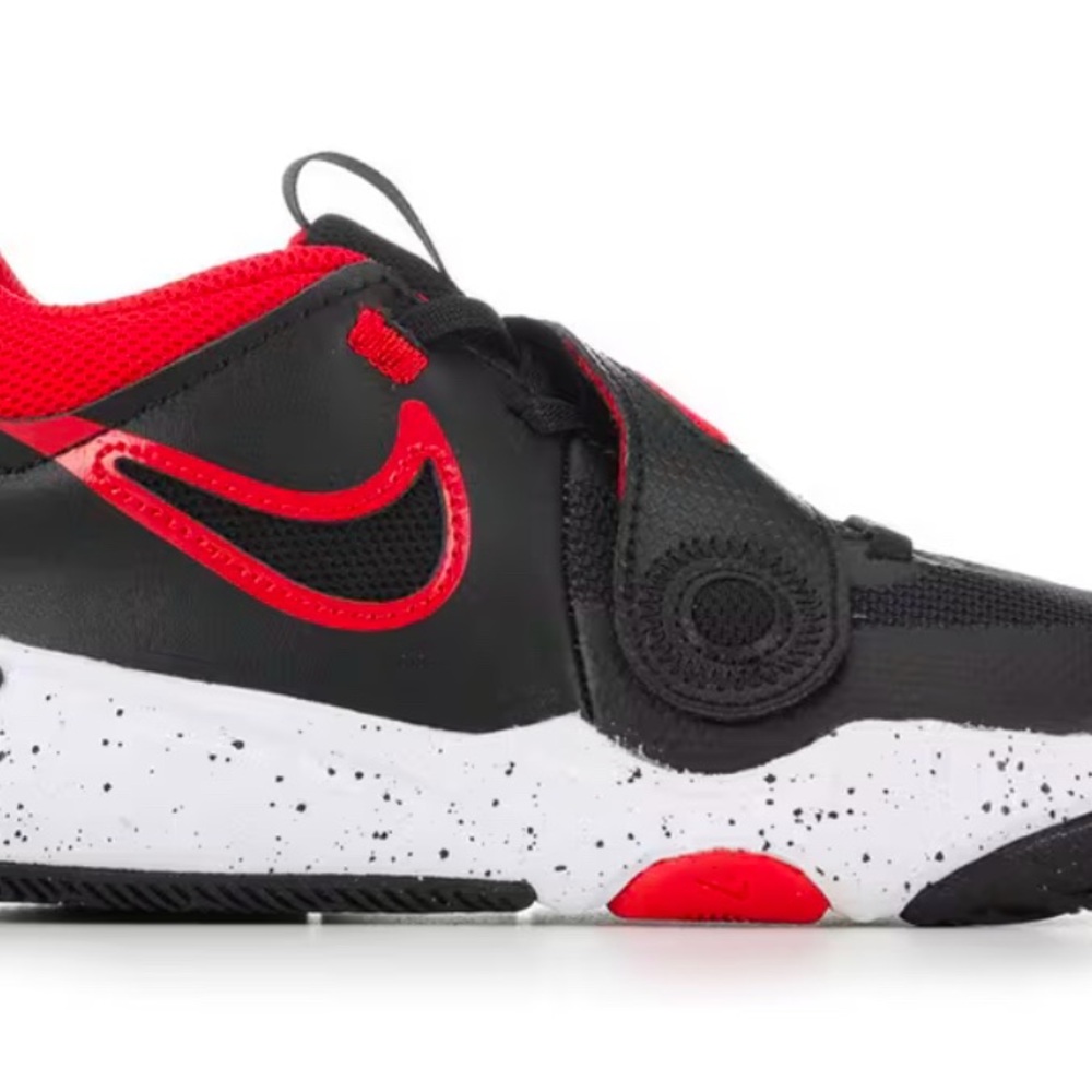 Nike Kids Team Hustle Basketball Shoe, Size 7 (Big Kid)